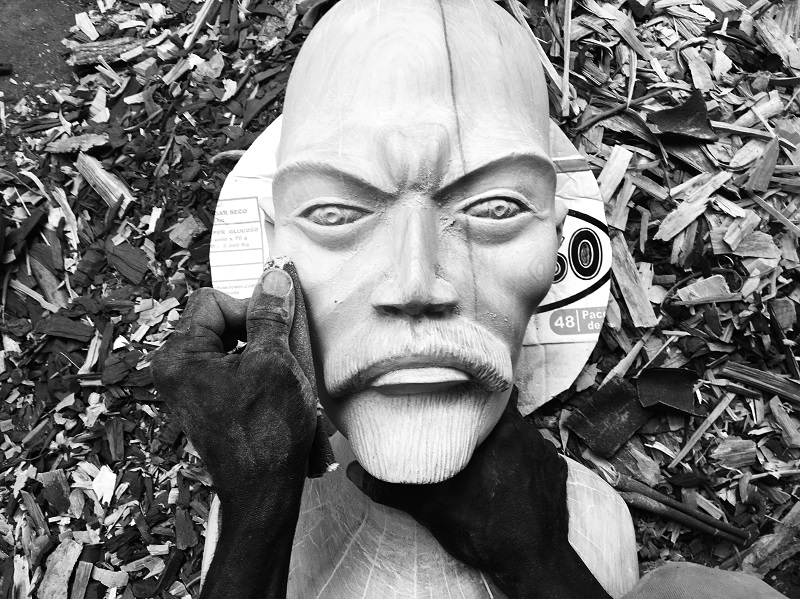 Kiluanji Kia Henda: Under the Silent Eye of Lenin, 2017. Installation wood sculpture, feather and video (single channel, 7 minutes)